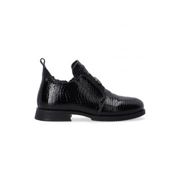 Pantofi casual din piele lacuita cu aspect de pietre de crocodil Pantofi casual din piele lacuita cu aspect de pietre de crocodil